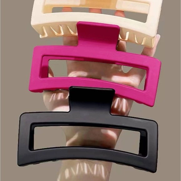 Large Black Hair Claw Clip - Picture 2 of 3